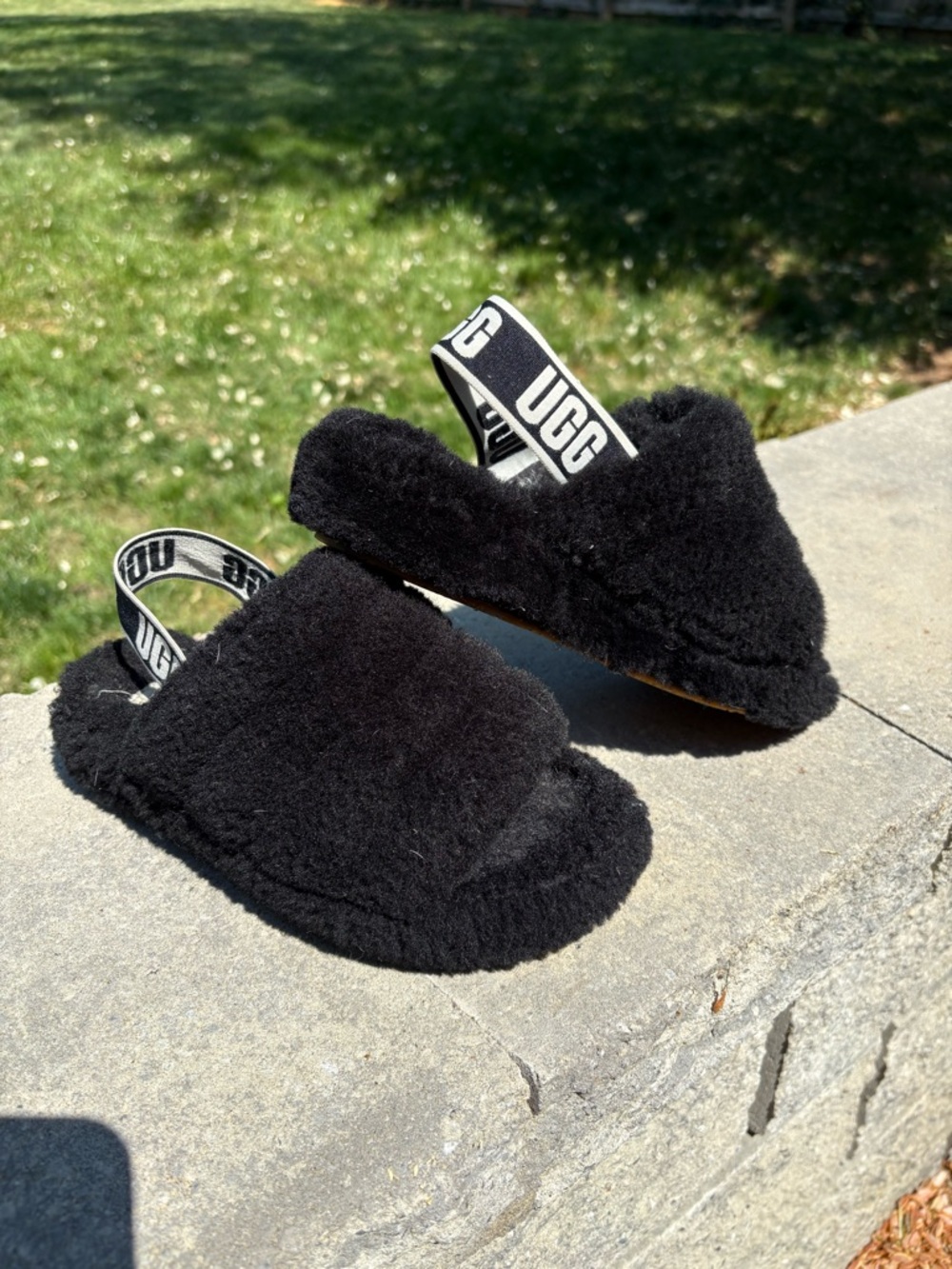 UGG Fluff Yeah Slide - Black - Size 6